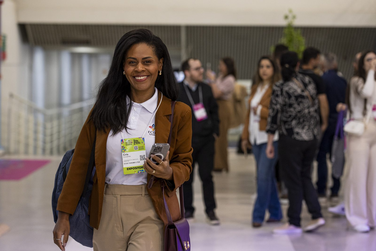 Movimento no corredor do evento