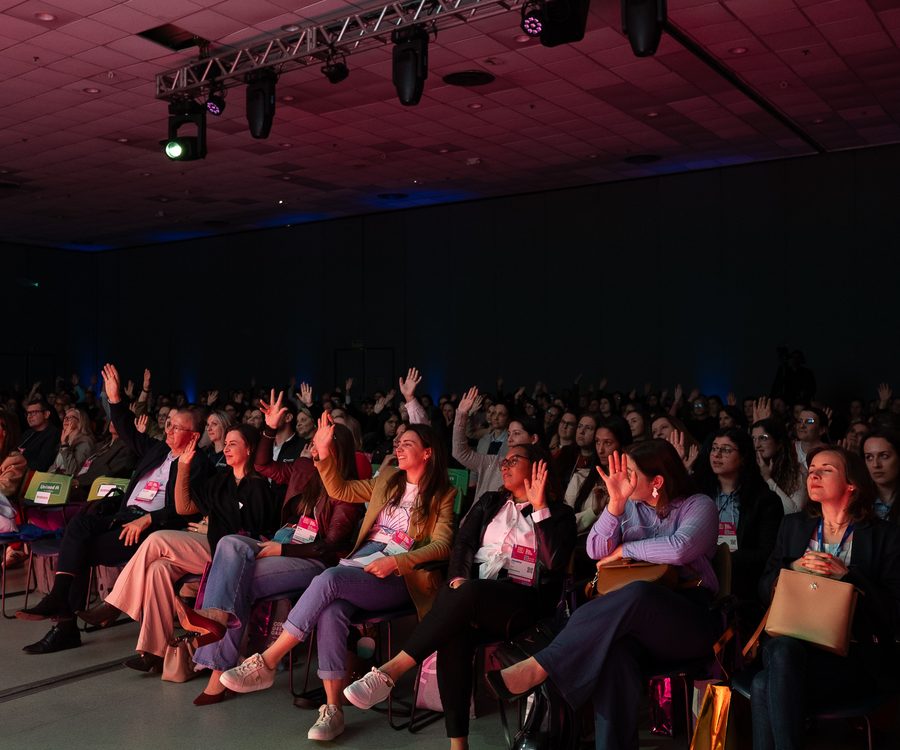 Participantes no auditório do palco principal